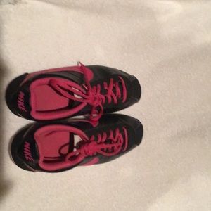Girl Nike sneaker used